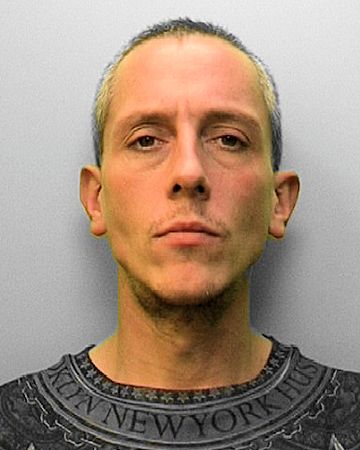 Police hunt Brighton drug dealer to return him to prison - Brighton and Hove News