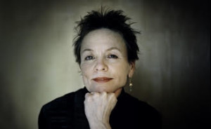 Laurie Anderson wide headshot