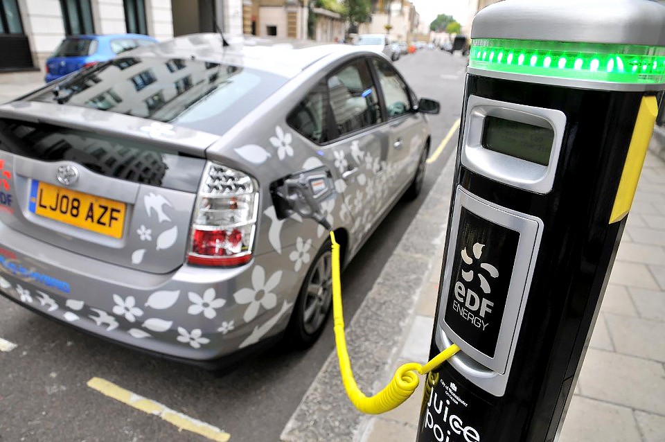Test sites for electric vehicle charging to go live across Brighton and