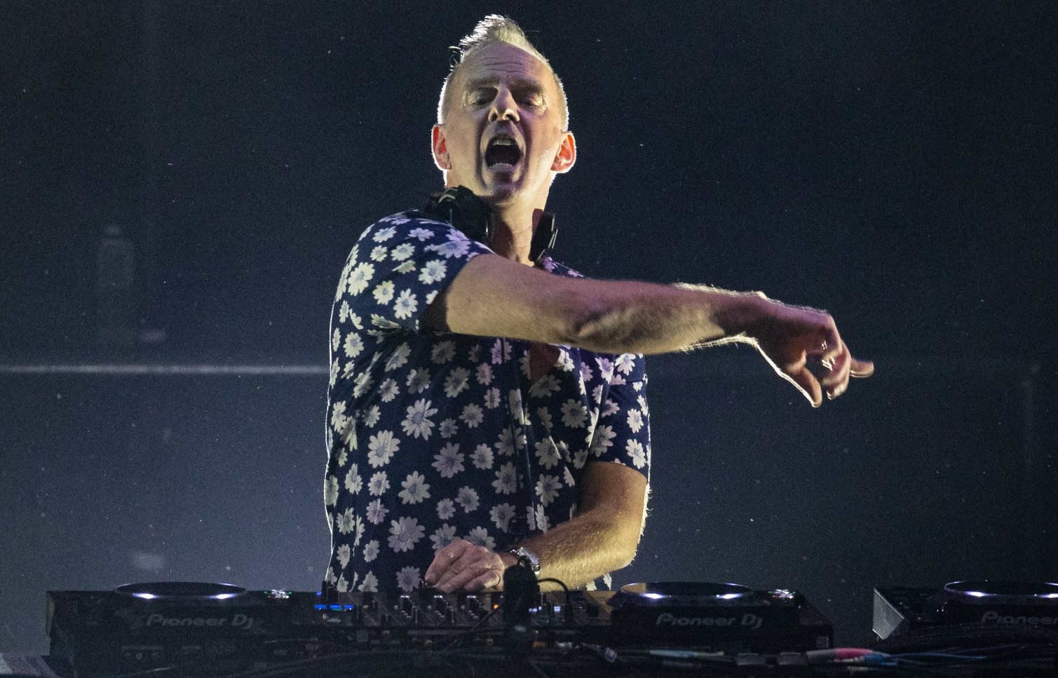 Bangin’ choonz all night as Fatboy Slim whips up Brighton crowd ...