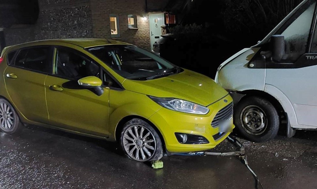 Car chase starting in Peacehaven ends with spike strip and arrests – Brighton and Hove News